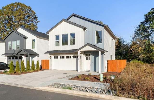 Upgraded Newer Home Near Freeway Gallery 1
