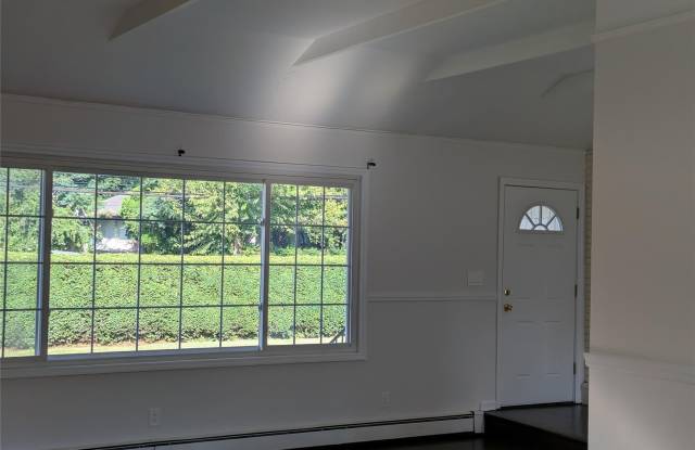 586 Little E Neck Road Gallery 3