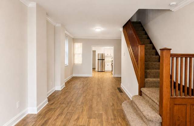 3-Bedroom Harrowgate Townhouse with Large Backyard Gallery 3