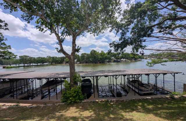 *Holiday Rent Special* 2/2 Condo on Lake McQueeny / Waterfront Condos / Boat Slip / Fridge, Washer, Dryer Included / Community Pool  / Seguin ISD. $500 off December rent in 2026 and 2027 for a lease ending March/April/May, 2028 Gallery 3
