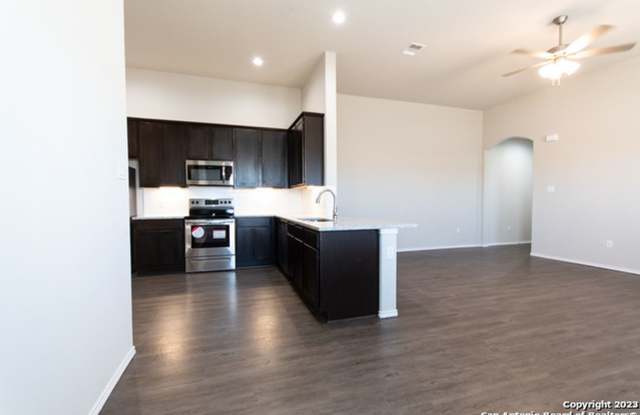 Luxury 3/2 Duplex in Navarro ISD, Seguin, TX Gallery 3