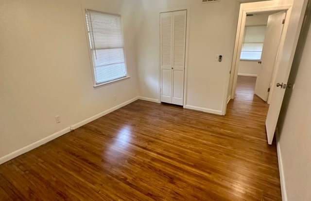 Updated Charming 3 bed 1-bath Gallery 4