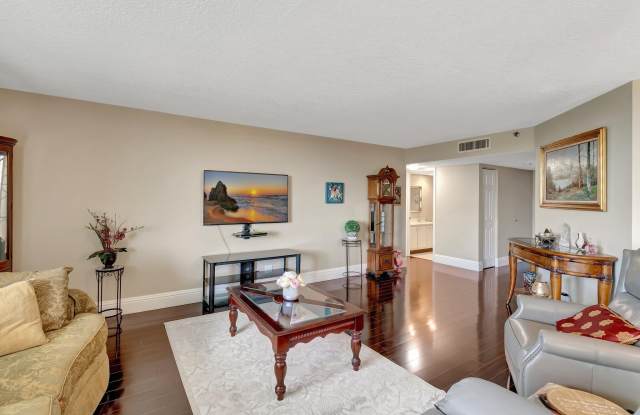 6372 LA COSTA Drive Gallery 4