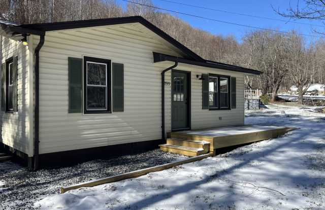 Modern Cottage Living Just Minutes from Downtown West Jefferson photos photos