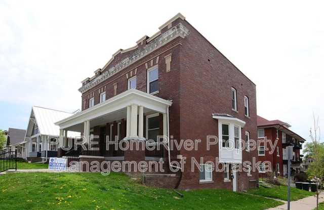 2967 Harris Street Gallery 1
