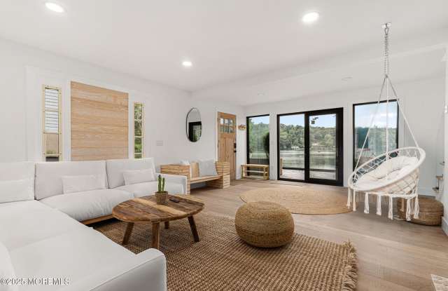 39 Upper Lakeview Avenue Gallery 3