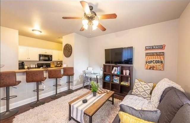 1123  S Tottenham  CT photos photos