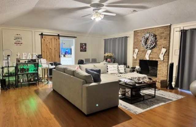 316 Candlewood Place Gallery 2