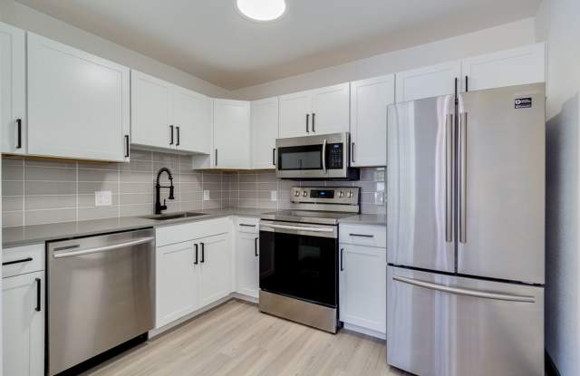 Old Town Scottsdale 2BR Apartment with Washer/Dryer, Pool & Spa – First Month FREE! Gallery 1