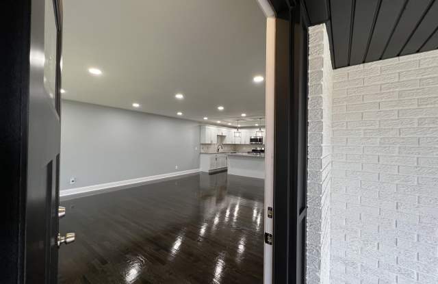 8137 Kraay Avenue Gallery 4