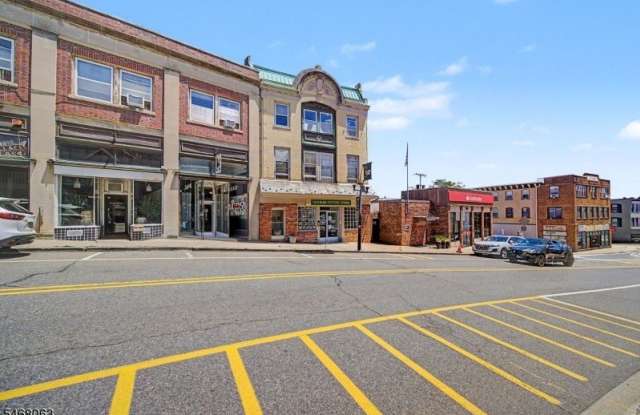 409 Main St Gallery 1