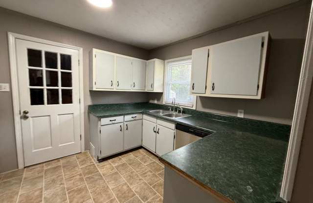 3 bedroom 2 Bath home. Fenced in yard. Gallery 4