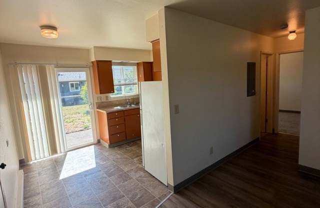 (917) 27th Street Duplex - 2 Bedroom / 1 Bathroom - Albany Duplex ***PET FRIENDLY Gallery 4