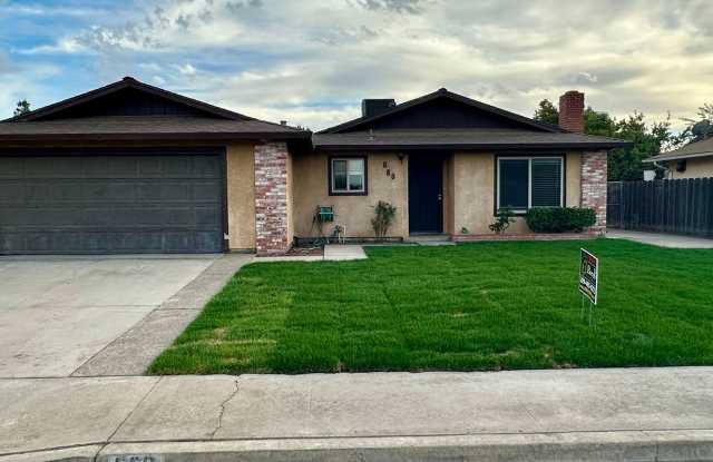 Beautiful 3-Bedroom, 2-Bath Single-Family Home – Near Schools and Shopping Gallery 1