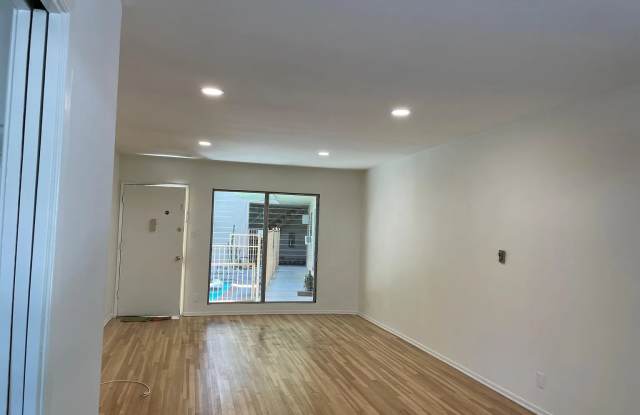 4221 Longridge Ave Apt 5 photos photos