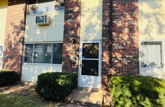 3 bedroom 1.5 bathroom - Two story condominium Gallery 3