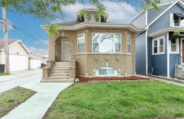 Portage Park 4 bed, 2.5 bath classic! photos photos