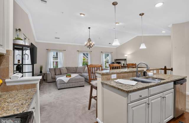 42284 TACKROOM Terrace Gallery 4
