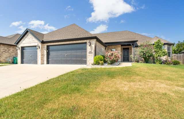 Luxury Living in Bentonville: Modern 4 Bed, 3 Bath Home with Fenced Yard photos photos