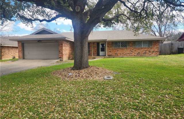 2909 Oakdale Drive photos photos