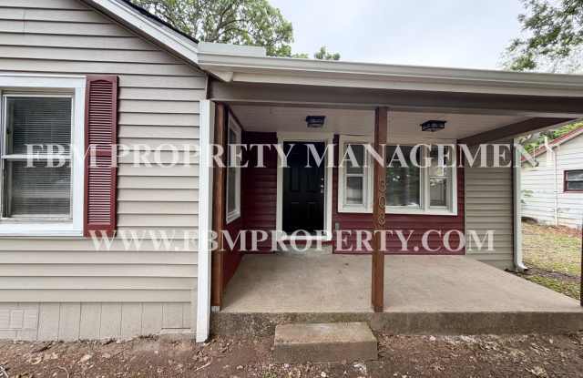 303 E Thompson St - Beautiful 4 Bedroom, 2 Bathroom Home in Corsicana, TX! photos photos