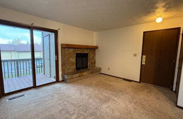 A cozy (2) bedroom condo located in Independence Park! Gallery 4