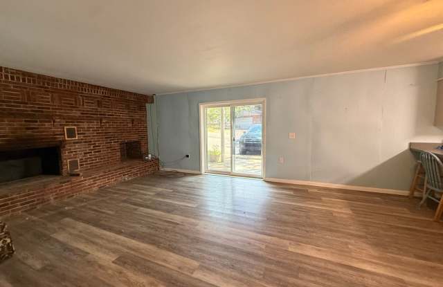 2-bedroom, 1-bathroom downstairs apartment Gallery 2