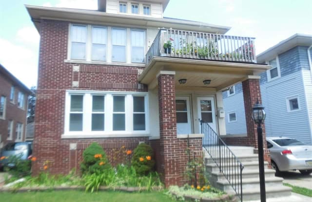 1250 Beaconsfield - 1250 Beaconsfield Ave, Grosse Pointe Park, MI 48230