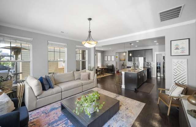 Room in 4 Bedroom Home at Double Oaks Rd photos photos