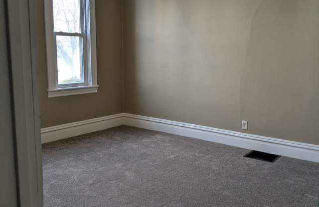 2 bedroom, 1 bath in Beaver Falls photos photos