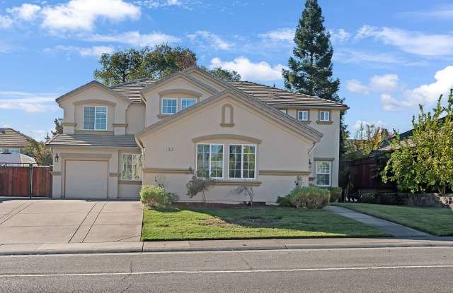 Fully furnished 5bd 3ba home in desirable Carmichael neighborhood photos photos