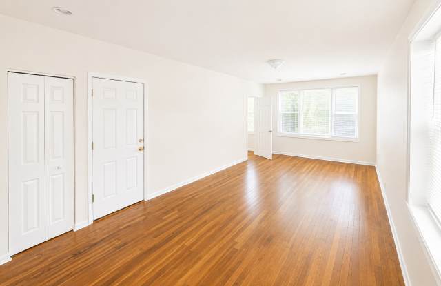2239 North Western Avenue Gallery 2