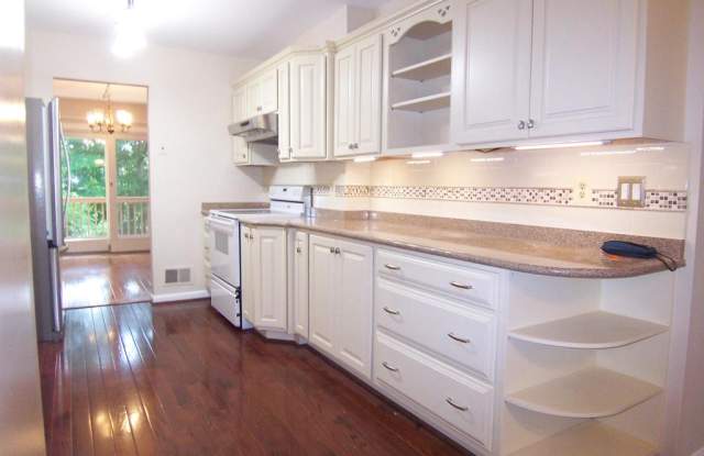 9021 GOLDEN LEAF CT Gallery 2