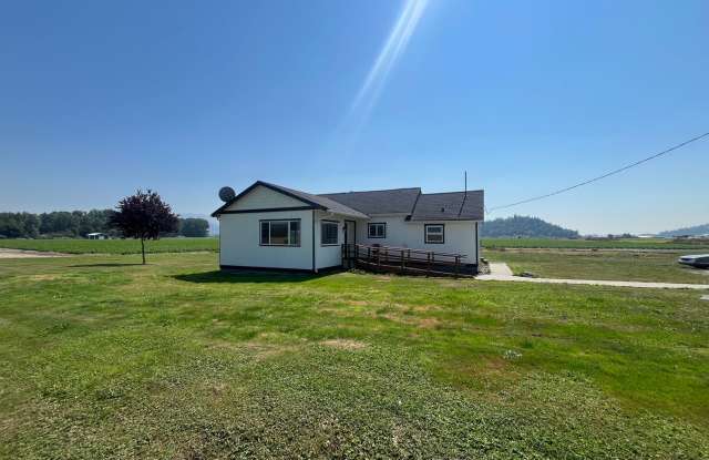 Very nice Large 2 bed 1 bath house in the country photos photos