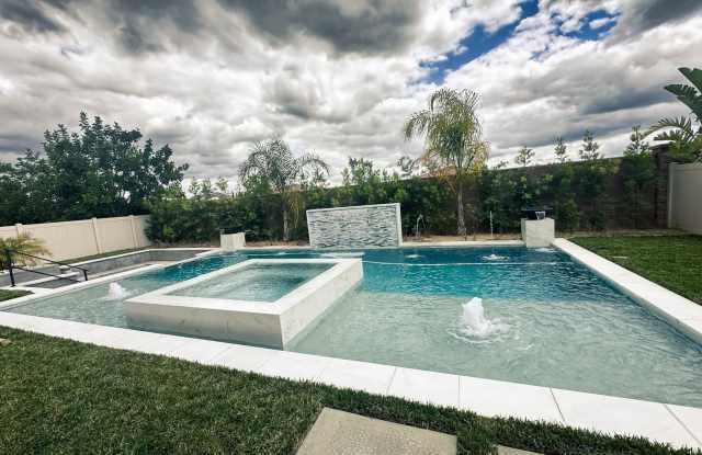 Spencer Crossing 5 Bedroom Modern Pool Home photos photos