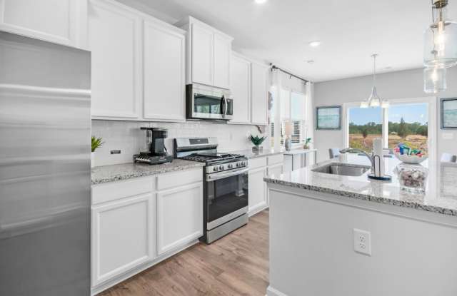 Charming 3BR House in Graniteville Gallery 3