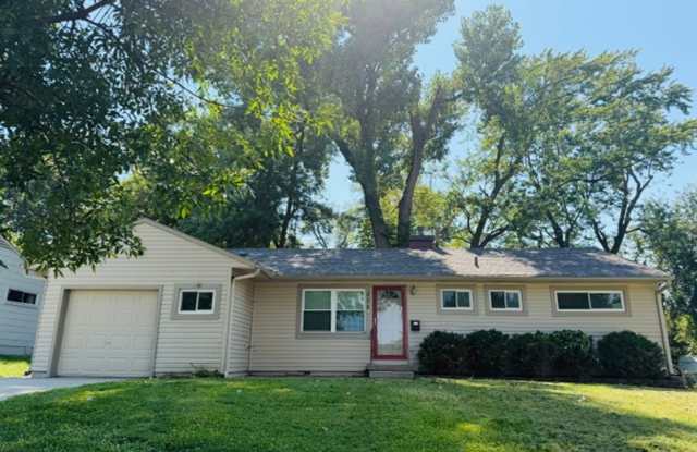 MOVE IN TODAY: Remodeled 4-Bedroom Home in Lee’s Summit! Gallery 3