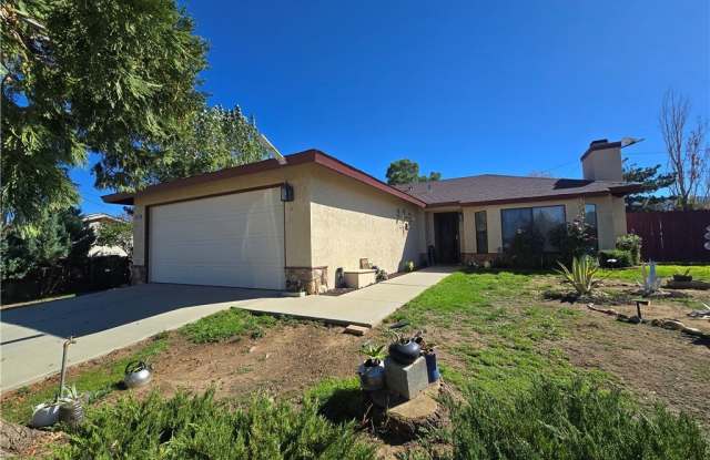 21140 Woodford Tehachapi - 21140 Woodford-Tehachapi Road, Golden Hills, CA 93561