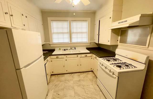 2 Bed/ 1 Bath Home in Fondren for Rent! Gallery 4