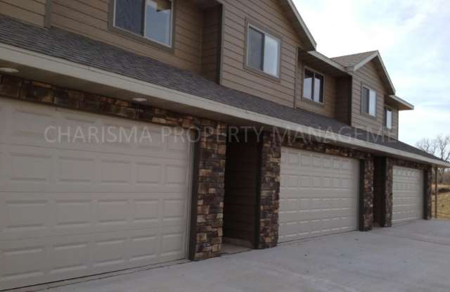 SPACIOUS 3 BEDROOM TOWNHOME!! Gallery 4