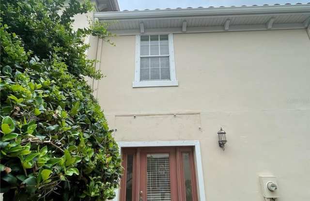 296 VALENCIA CIRCLE Gallery 3