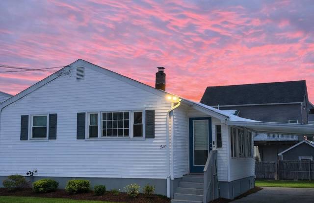 945 E Broadway photos photos