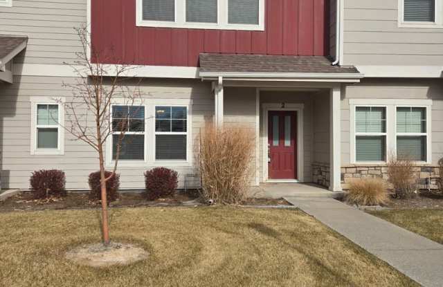 3B/3B Townhome NOW AVAILABLE in Windsor! Great Location! - 1686 Grand Avenue, Windsor, CO 80550