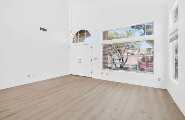 AMAZING 5-BEDROOM HOME WITH POOL AND SPA IN HENDERSON! NO HOA! Gallery 4