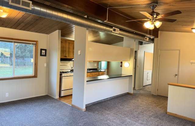 Newly Renovated Three bedroom, One Bathroom photos photos