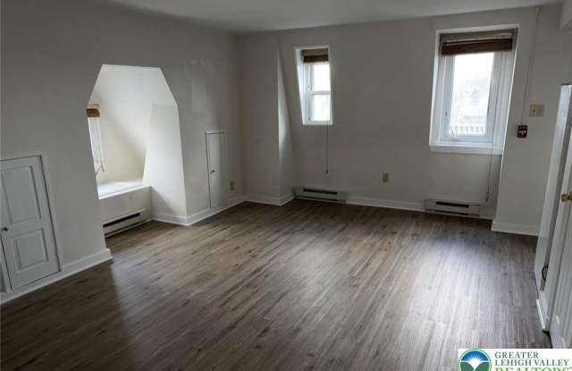 133 Cattell Street Gallery 3
