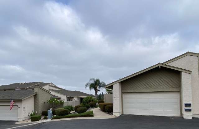 SINGLE LEVEL UNIT IN SMOKETREE Community!! Must see! - 5677 Lake Murray Boulevard, La Mesa, CA 91942