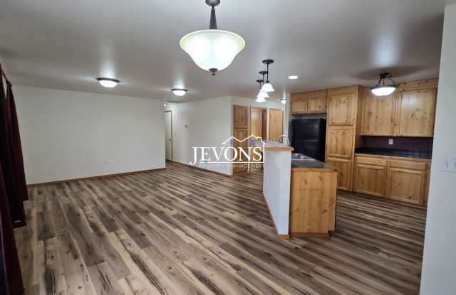 Coming soon! Spacious 3-Bed, 2-Bath Home in Yakima with Fenced Yard and 2-Car Garage Gallery 4