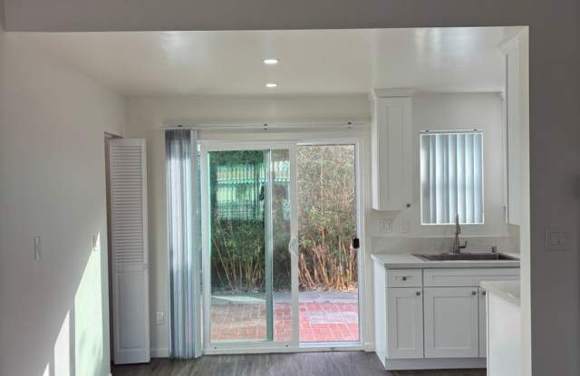 La Jolla Mesa Drive 1 Bed/1 Bath Gallery 4