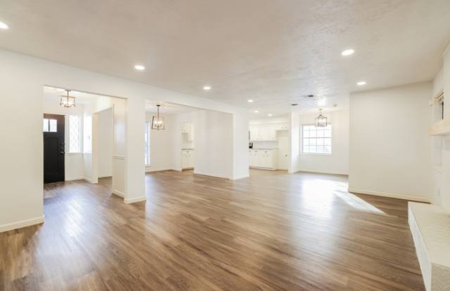 2325 Chelmsford Court Gallery 4